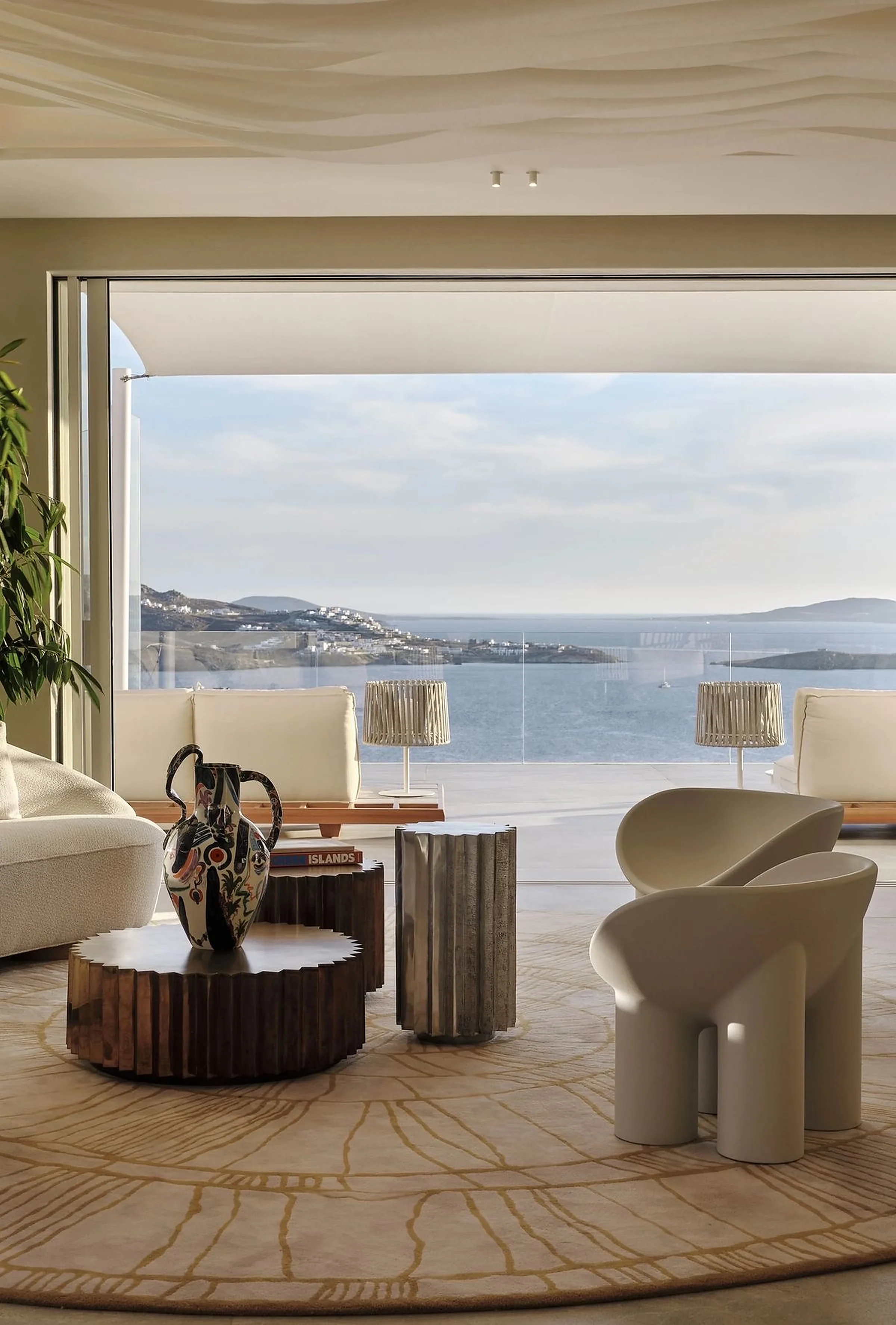 Salon d'exception avec vue sur le jardin